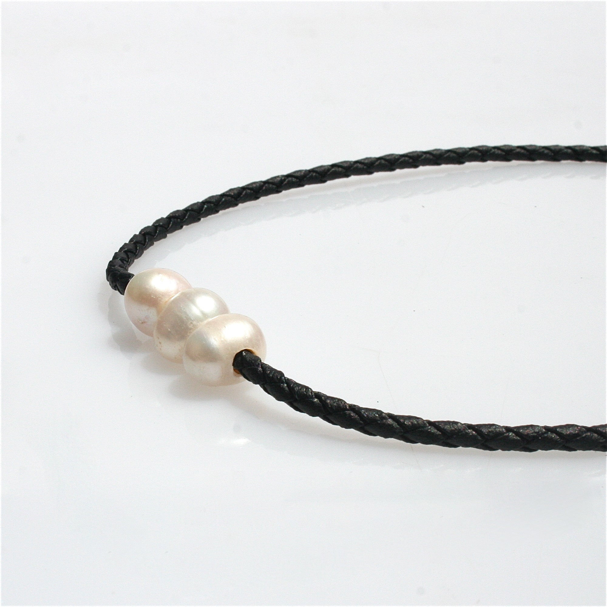 Black string pearl necklace meaning deals