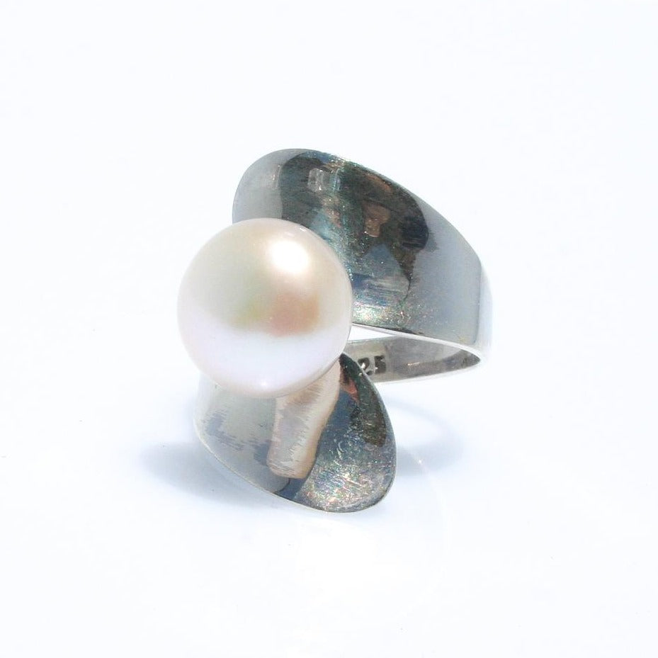 Pearl ring design for female sale
