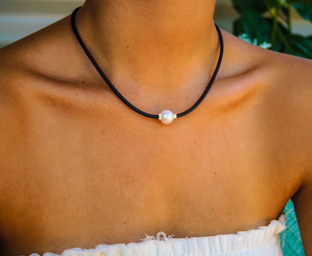 LARA PEARL SILVER DETAIL NEOPRENE NECKLACE