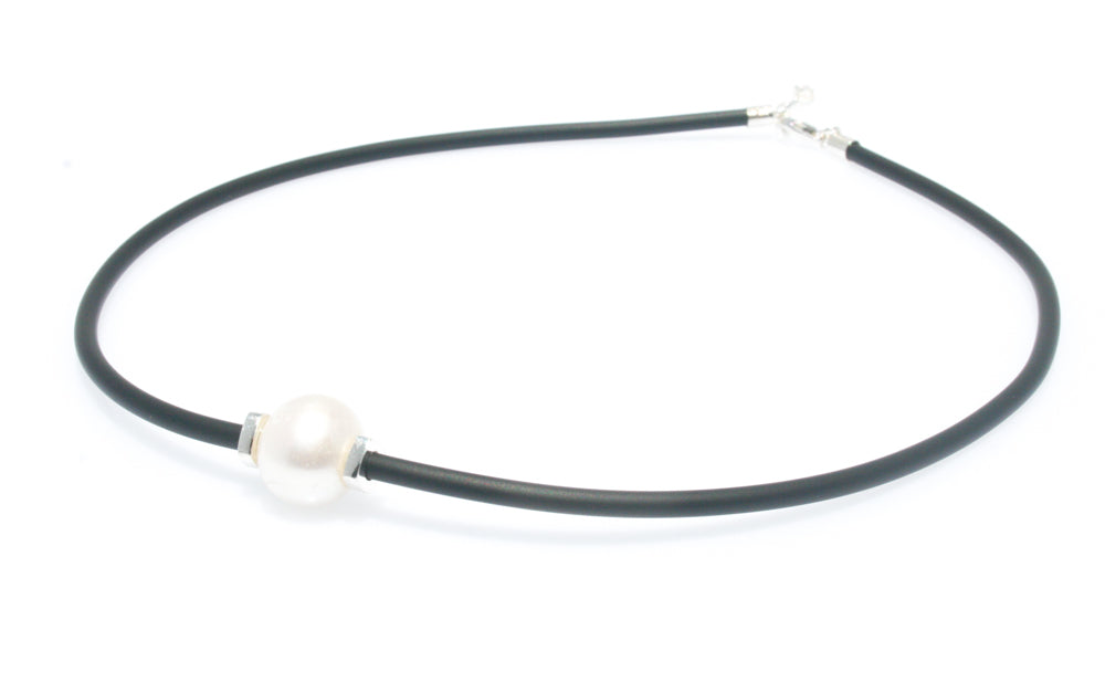 LARA PEARL SILVER DETAIL NEOPRENE NECKLACE