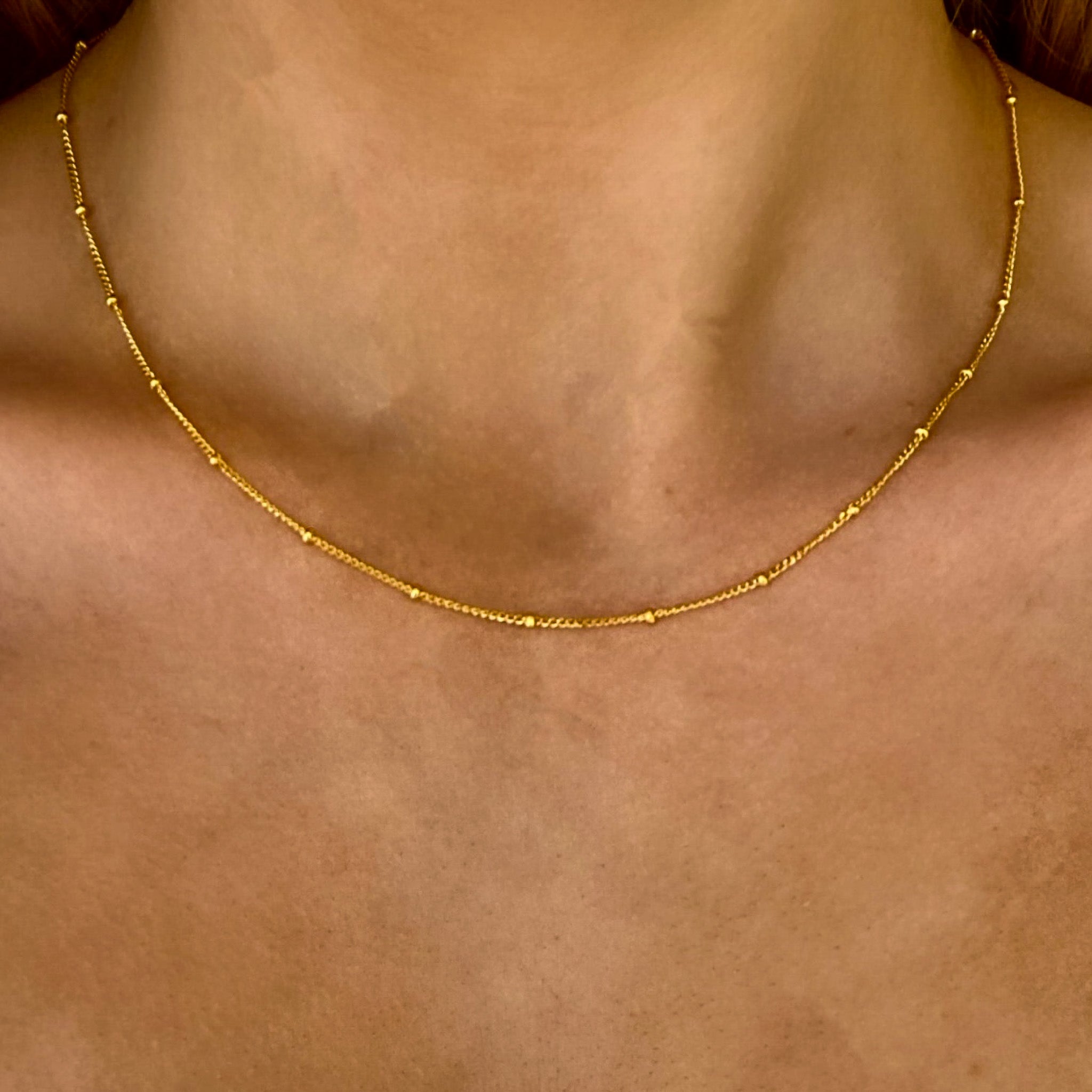 halo gold vermel necklace