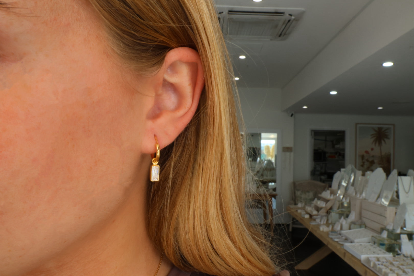 gold sleppers with cbubic zirconia gemstone