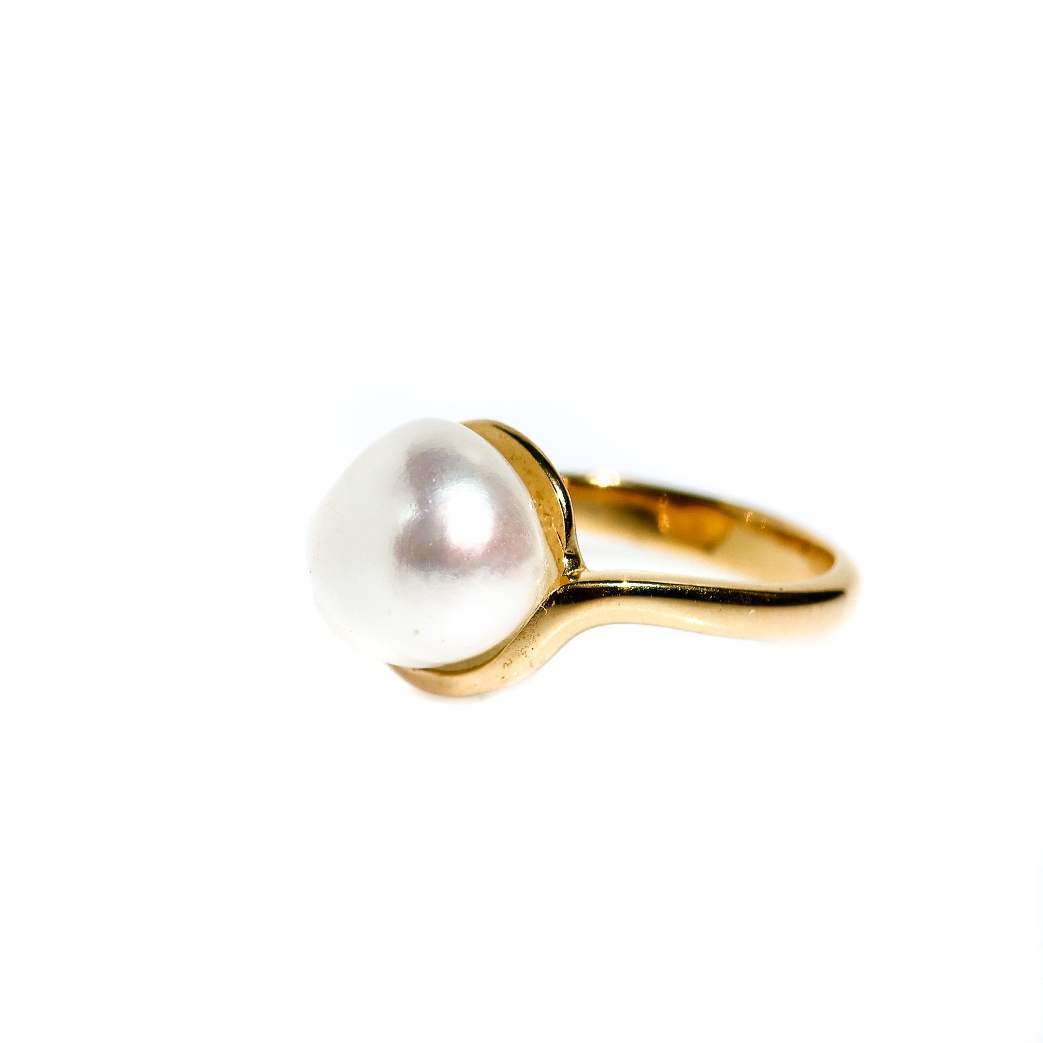 keshi pearl ring set in gold 