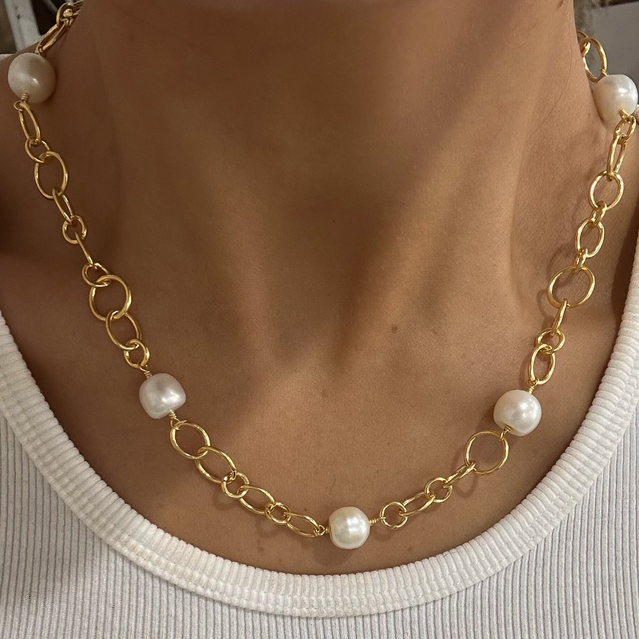 chunky gold chain necklace with pearls