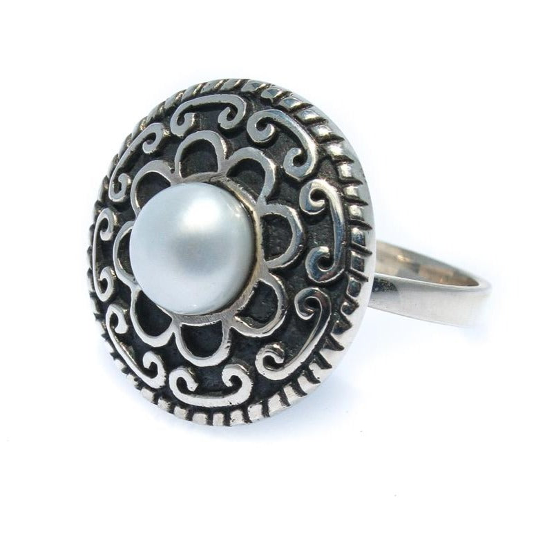 ladies pearl ring