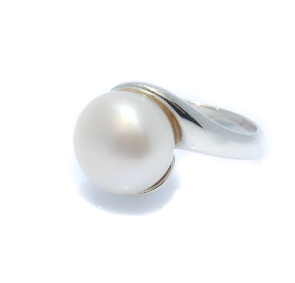 ladies pearl ring