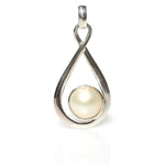 ladies pearl pendant