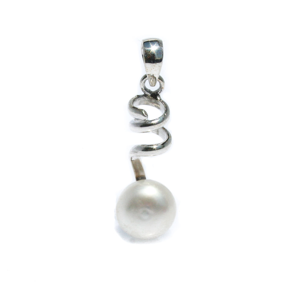STAIRCASE TO THE MOON REFLECTION PEARL PENDANT