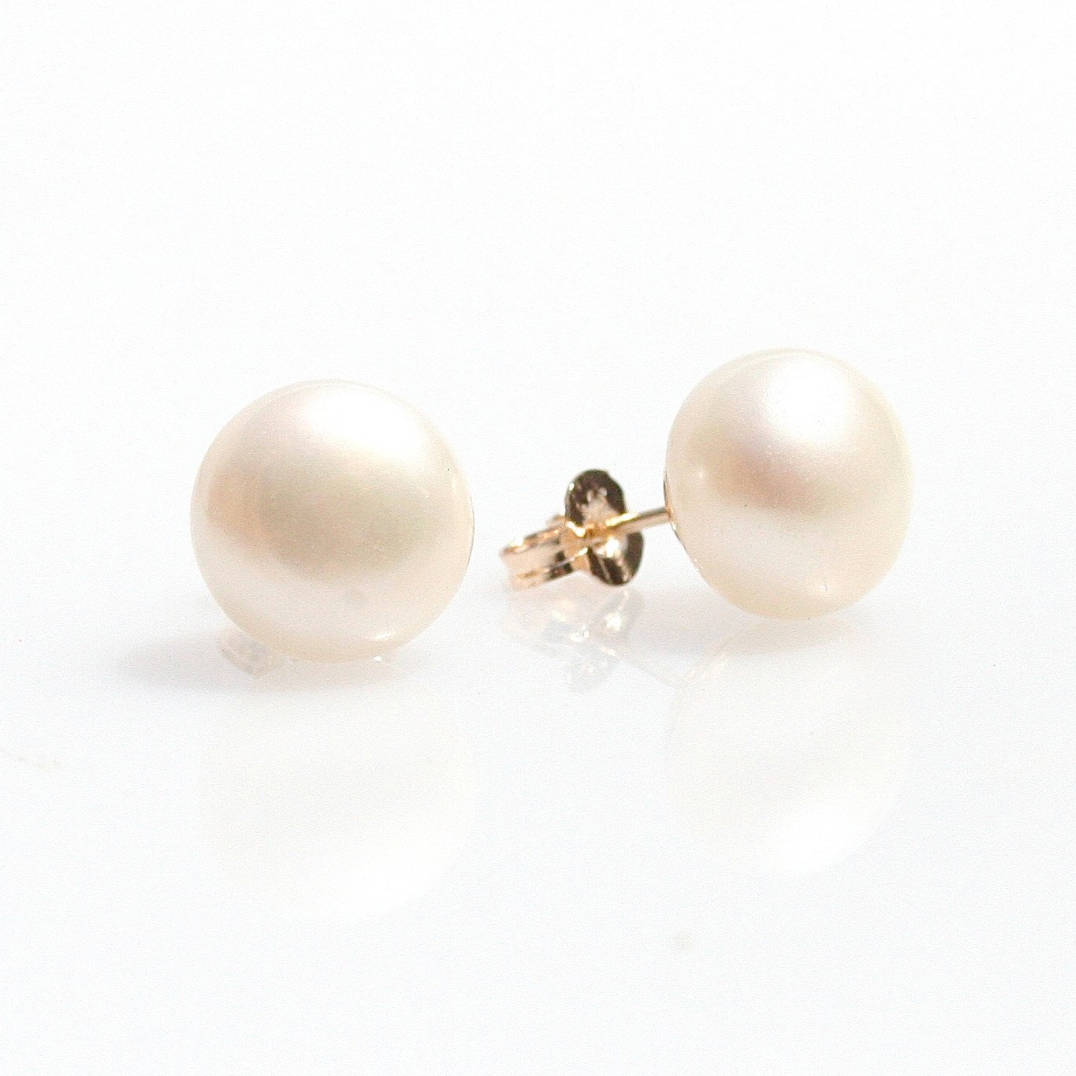 gold pearl studs