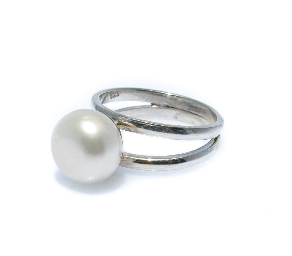 ladies pearl ring