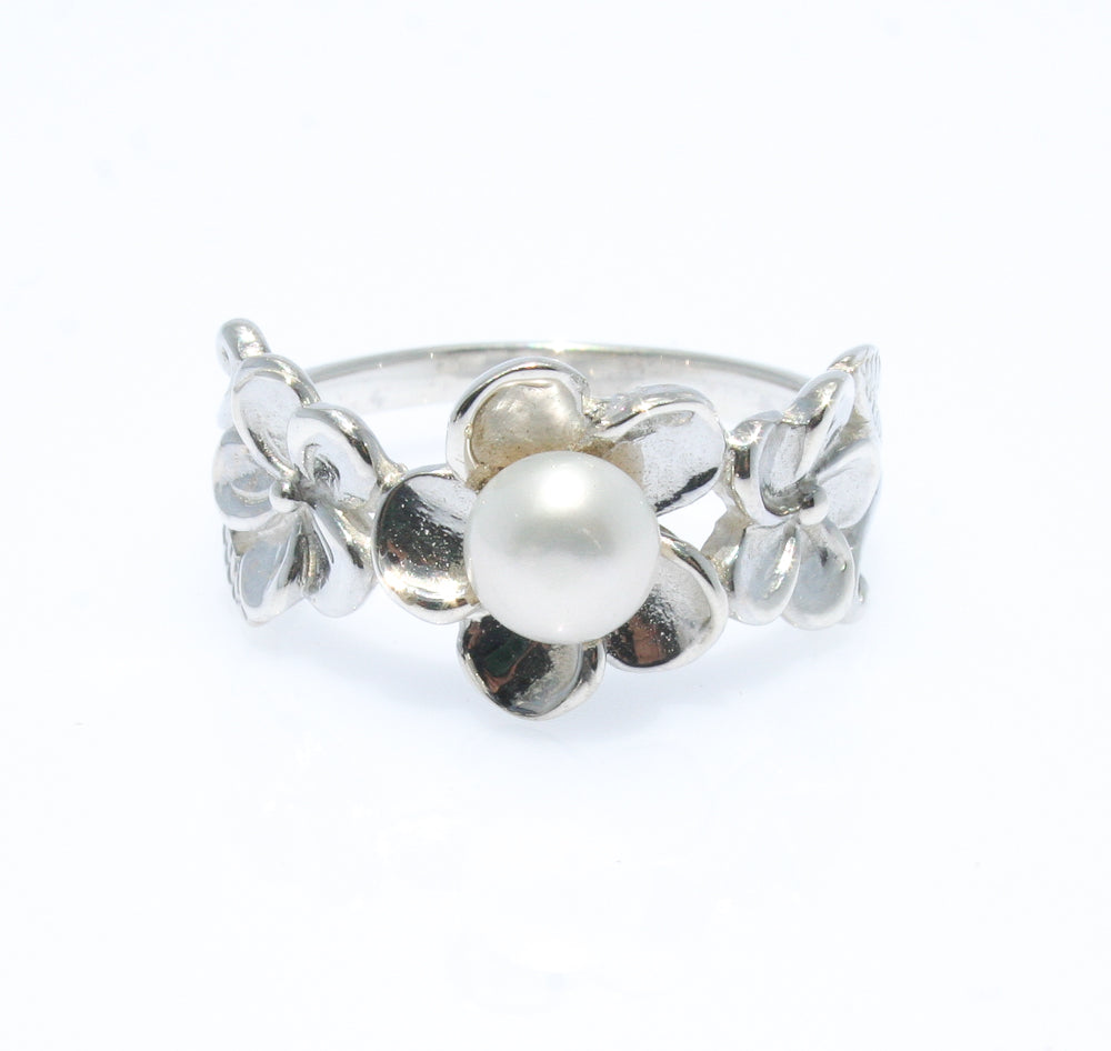 frangipani flower ring with pearl