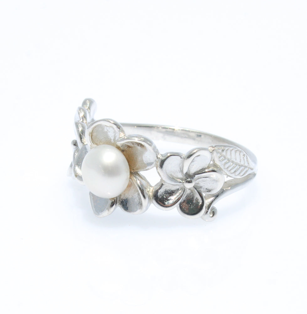 frangipani flower ring with pearl