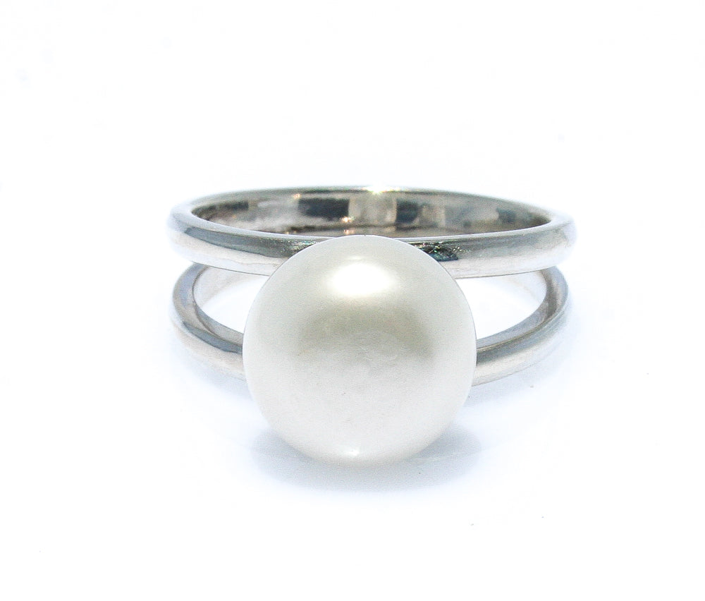 ladies pearl ring